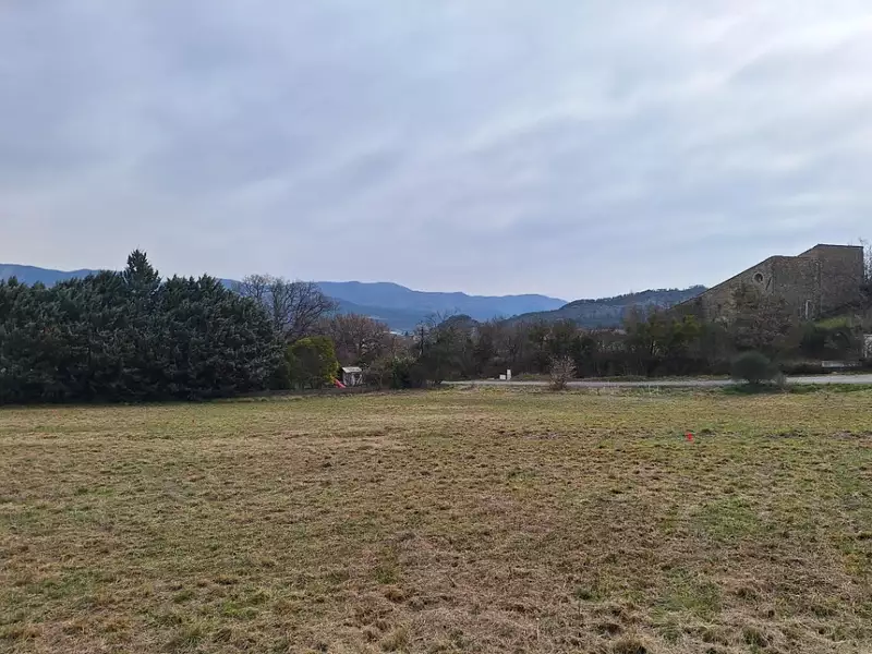 Terrain à bâtir, 676 m² - Peipin (04200)