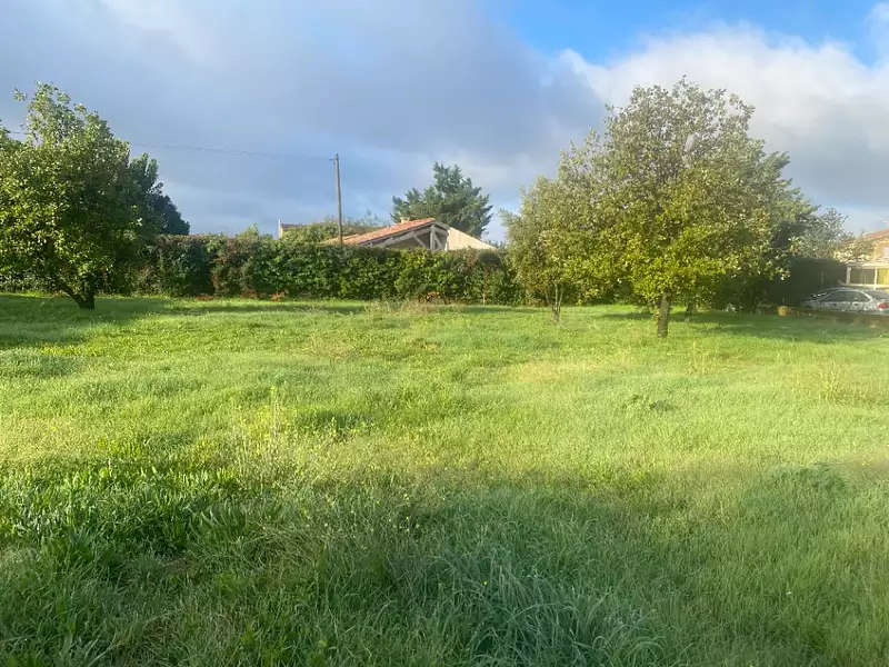 Terrain à bâtir, 390 m² - Mallemort (13370)