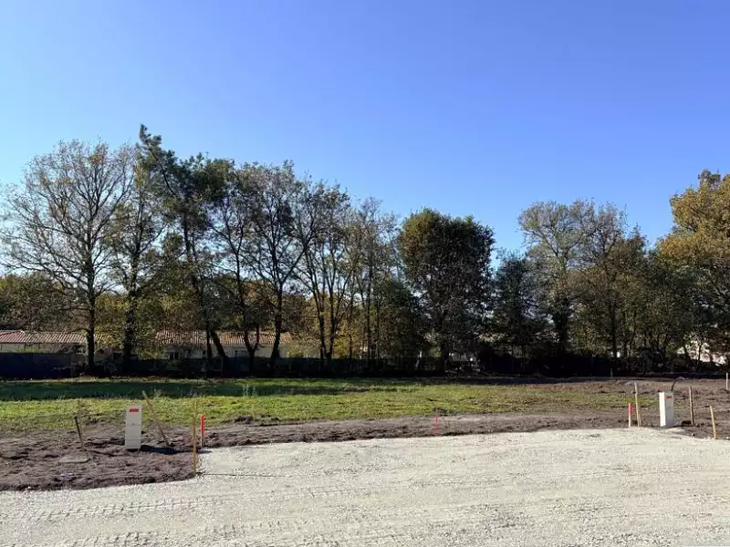 Terrain à bâtir, 612 m² - Saint-Magne (33125)
