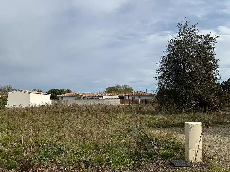 Terrain à bâtir, 558 m² - Portets (33640)