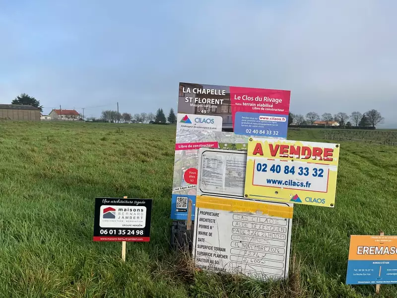 Terrain à bâtir, 384 m² - La Chapelle-Saint-Florent (49410)