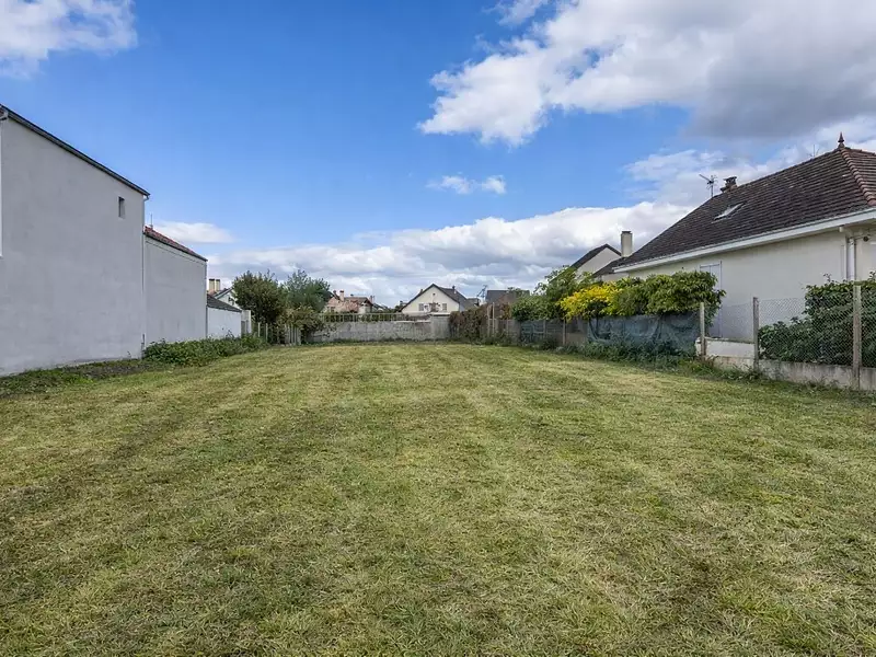 Terrain à bâtir, 800 m² - Sainte-Geneviève-des-Bois (91700)