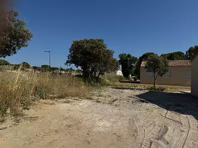 Terrain à bâtir, 685 m²