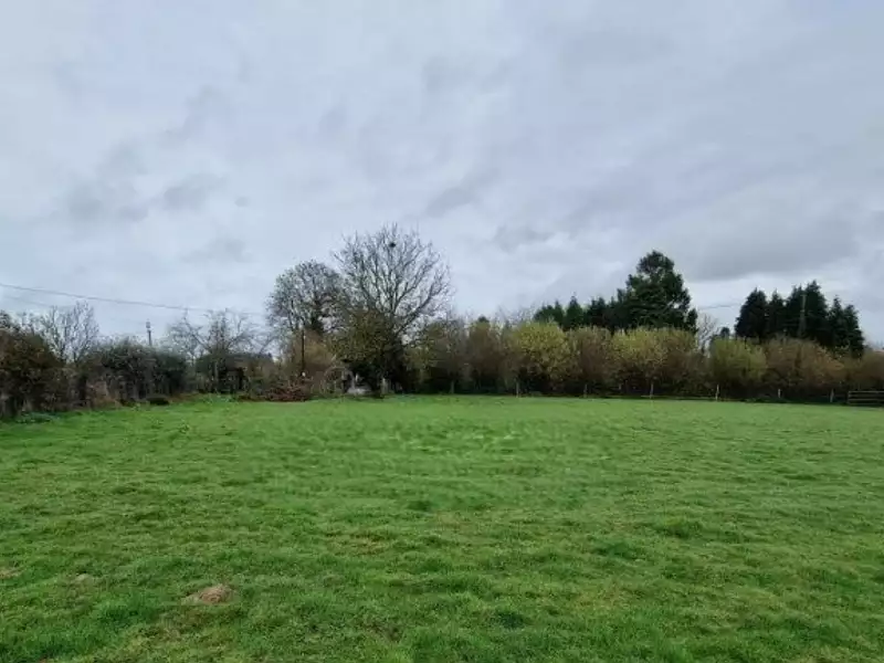 Terrain à bâtir, 1 372 m² - Saint-Gatien-des-Bois (14130)