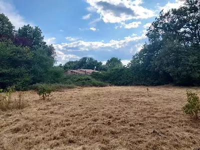 Terrain à bâtir, 2 100 m²