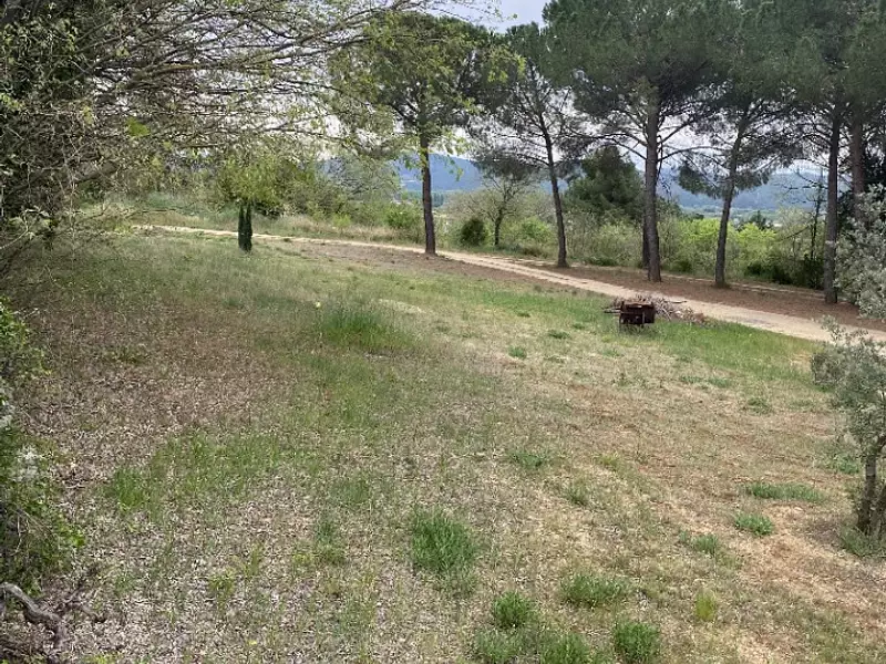 Terrain à bâtir, 405 m² - Cadenet (84160)