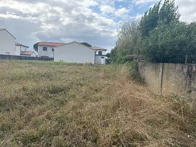 Terrain à bâtir, 693 m²