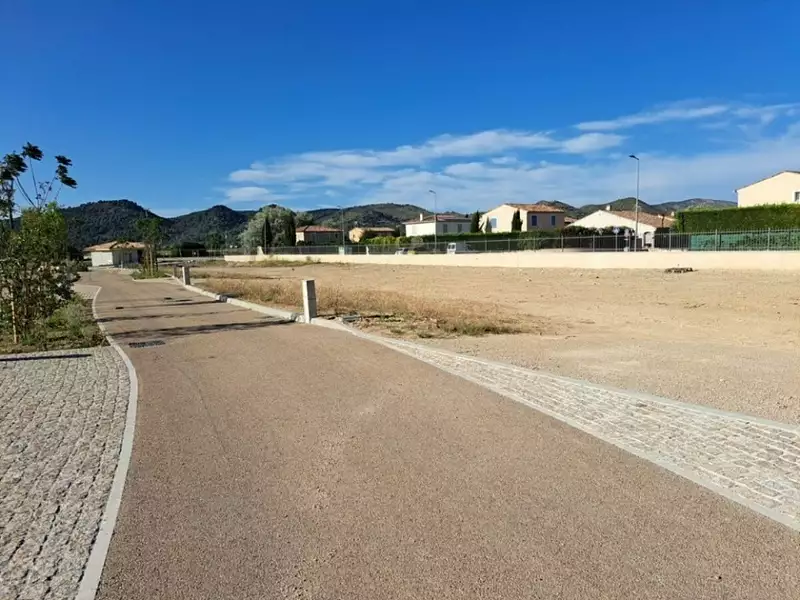 Terrain à bâtir, 340 m² - Peyrolles-en-Provence (13860)