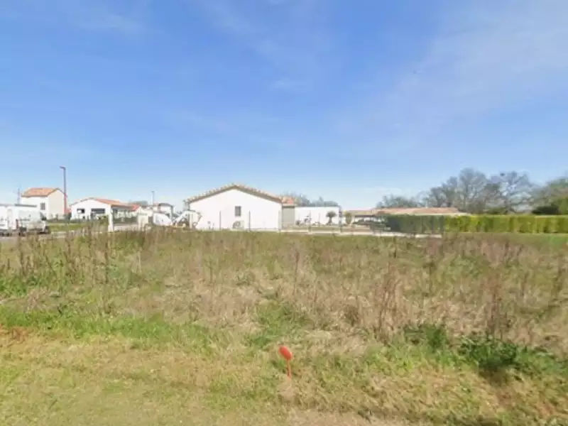 Terrain à bâtir, 822 m² - Peyssies (31390)