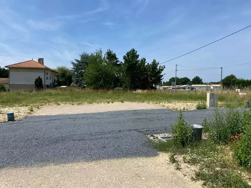 Terrain à bâtir, 615 m² - Saint-Laurent-Médoc (33112)