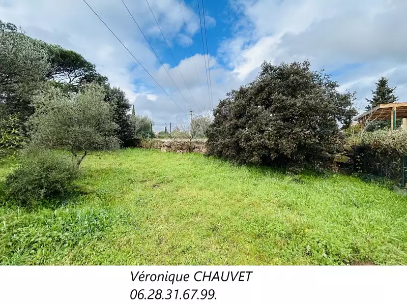 Terrain à bâtir, 647 m² - Puget-sur-Argens (83480)