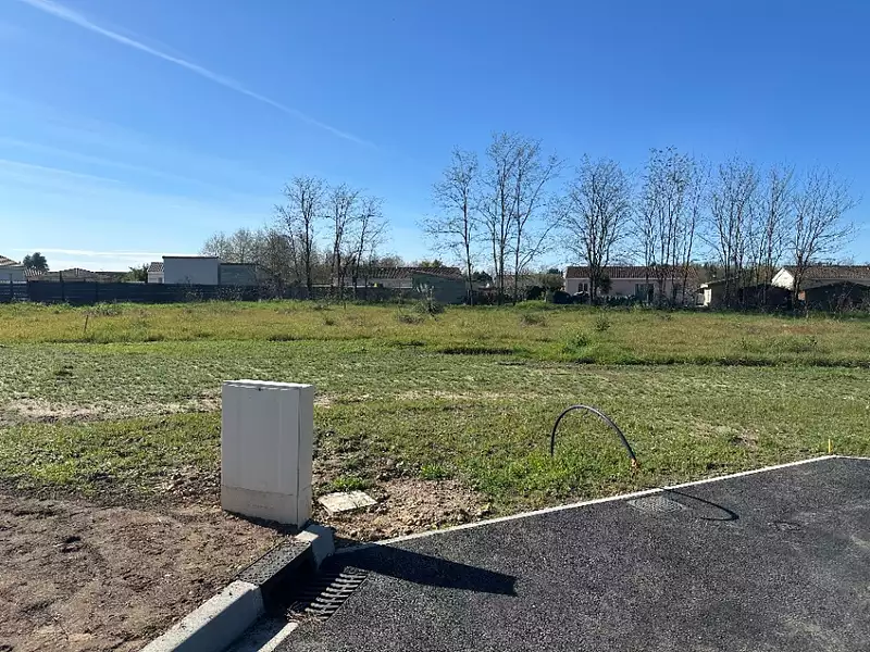 Terrain à bâtir, 600 m² - Podensac (33720)