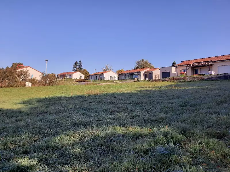 Terrain à bâtir, 727 m² - Sansac-de-Marmiesse (15130)