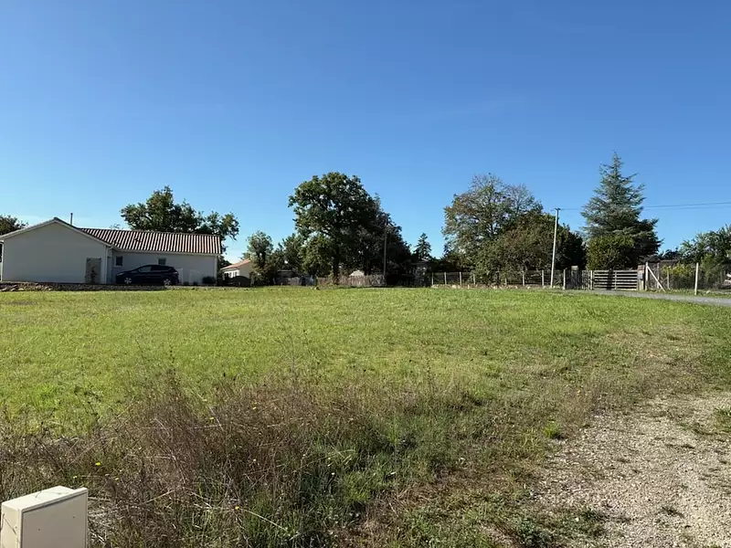 Terrain à bâtir, 1 037 m² - Cornille (24750)