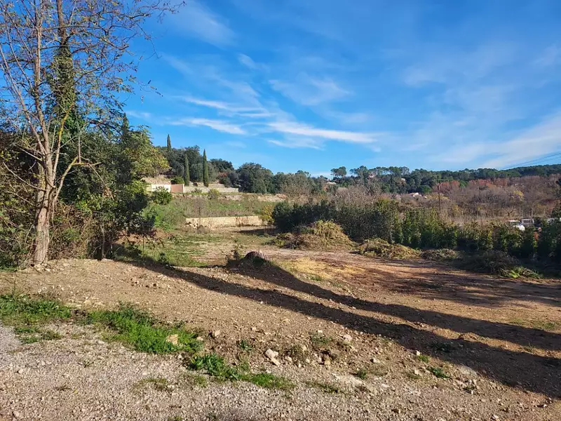 Terrain à bâtir, 630 m² - Carcès (83570)