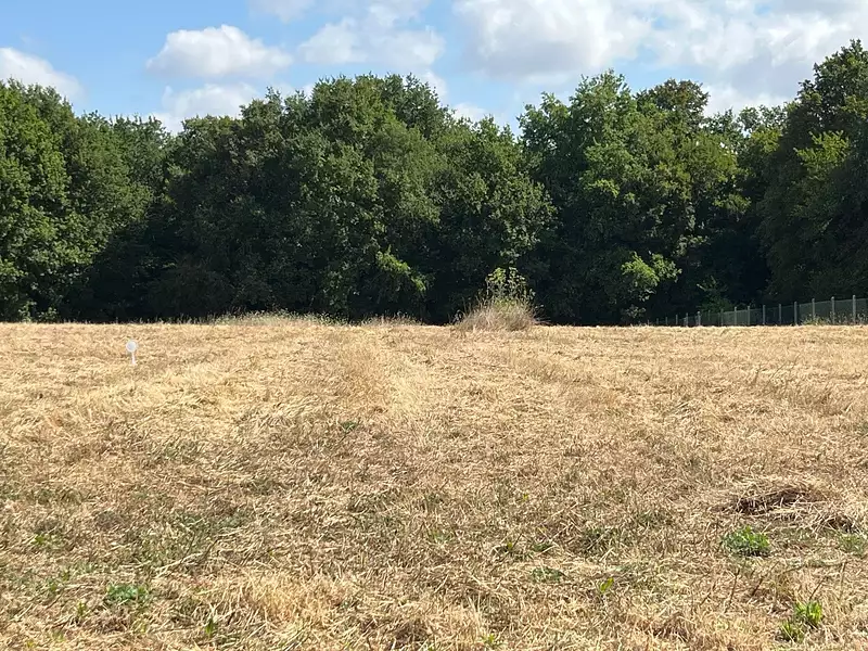 Terrain à bâtir, 850 m² - Scorbé-Clairvaux (86140)