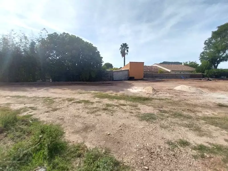 Terrain à bâtir, 687 m² - Carnoules (83660)