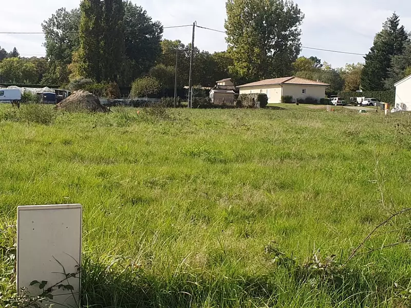 Terrain à bâtir, 646 m² - Marcenais (33620)