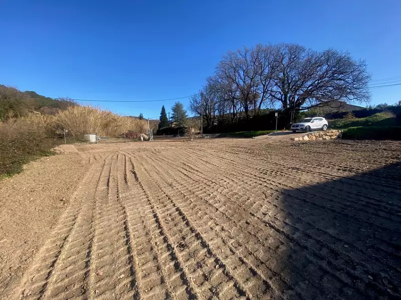 Terrain à bâtir, 693 m² - Pierrefeu-du-Var (83390)