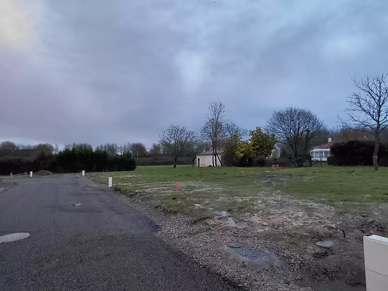 Terrain à bâtir, 386 m² - Saint-Mathurin (85150)