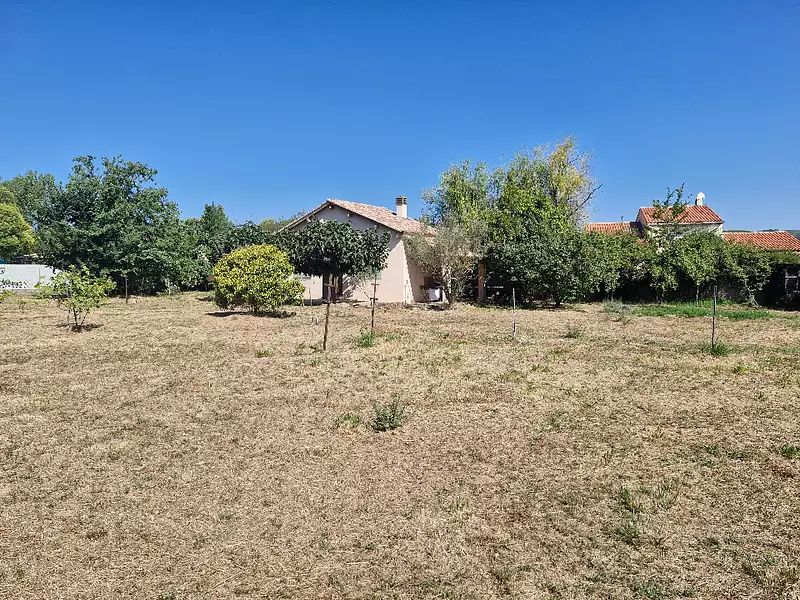 Terrain à bâtir, 900 m² - Pignans (83790)