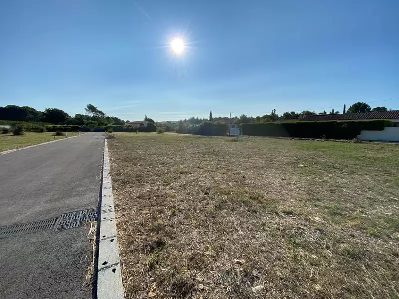 Terrain à bâtir, 1 000 m² - Garéoult (83136)