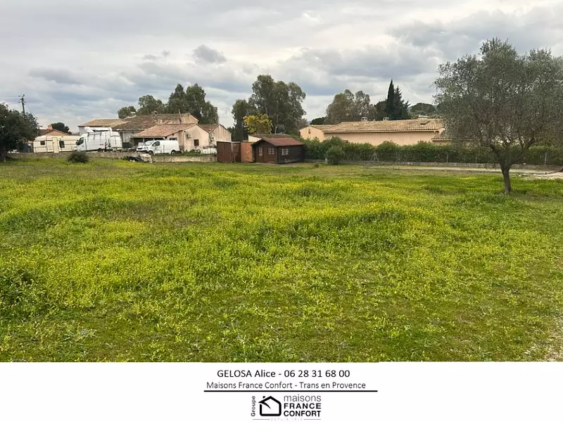 Terrain à bâtir, 692 m² - Roquebrune-sur-Argens (83520)