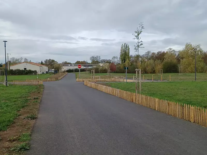 Terrain à bâtir, 688 m² - Loretz-d’Argenton (79290)