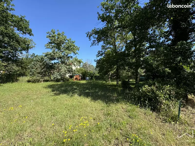 Terrain à bâtir, 800 m² - Moisson (78840)