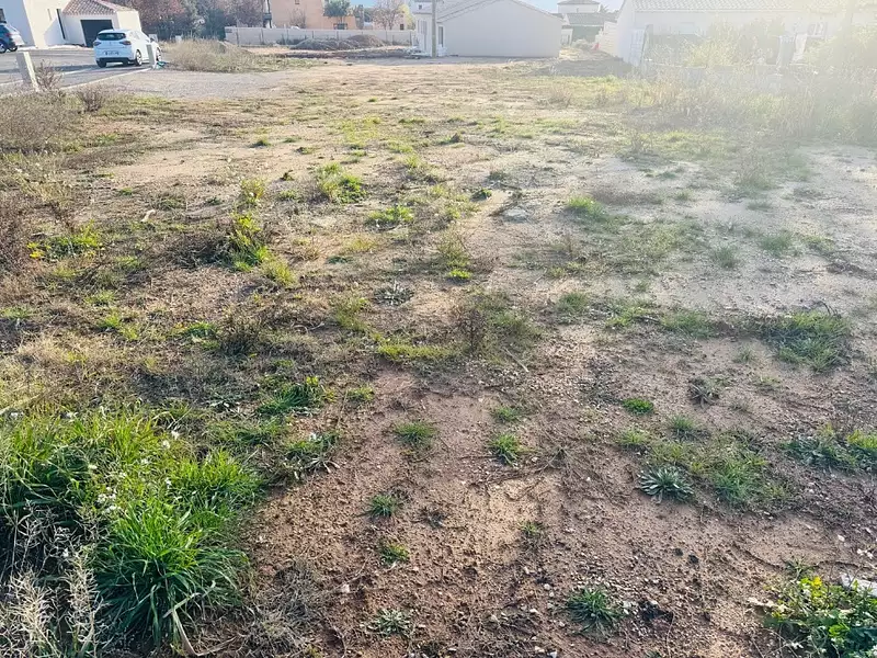 Terrain à bâtir, 500 m² - Pourrières (83910)