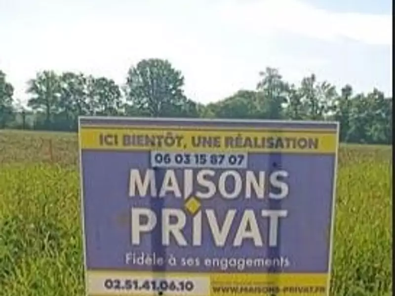 Terrain à bâtir, 844 m² - La Roche-sur-Yon (85000)