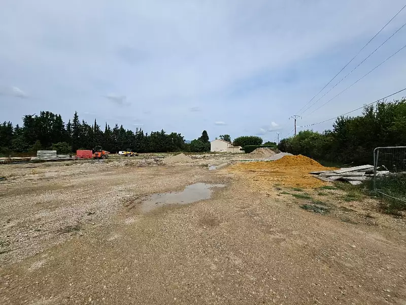 Terrain à bâtir, 350 m² - Sénas (13560)