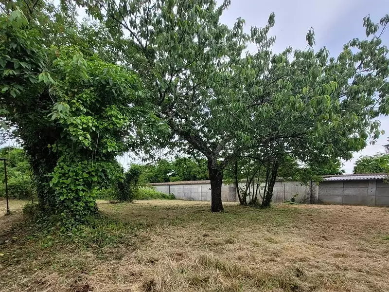 Terrain à bâtir, 590 m² - Cognac (16100)