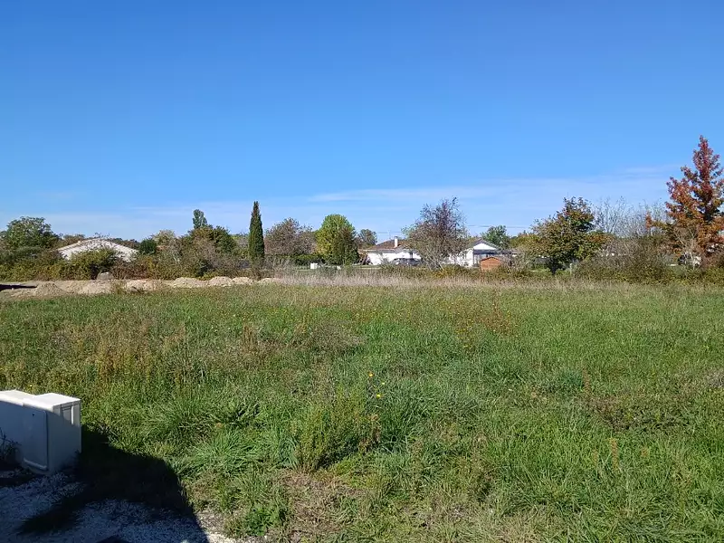 Terrain à bâtir, 800 m² - Vertheuil (33180)