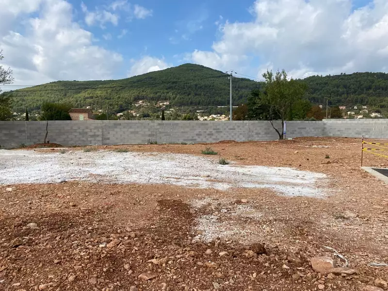 Terrain à bâtir, 431 m² - Cuers (83390)