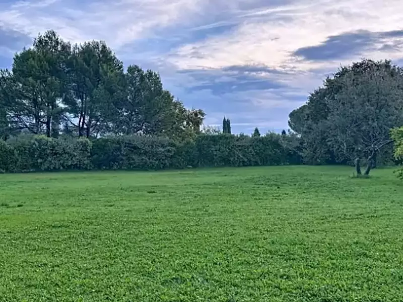 Terrain à bâtir, 700 m² - Maubec (84660)