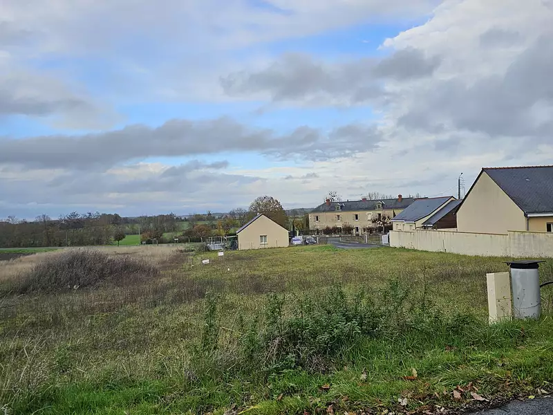Terrain à bâtir, 851 m² - Louresse-Rochemenier (49700)