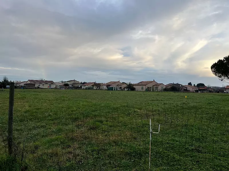 Terrain à bâtir, 692 m² - Lagrave (81150)