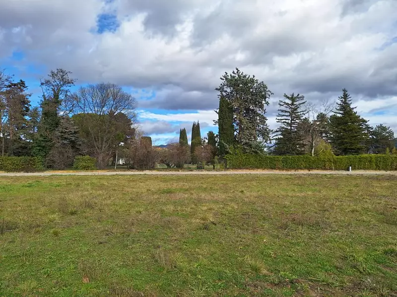 Terrain à bâtir, 887 m² - Peyruis (04310)