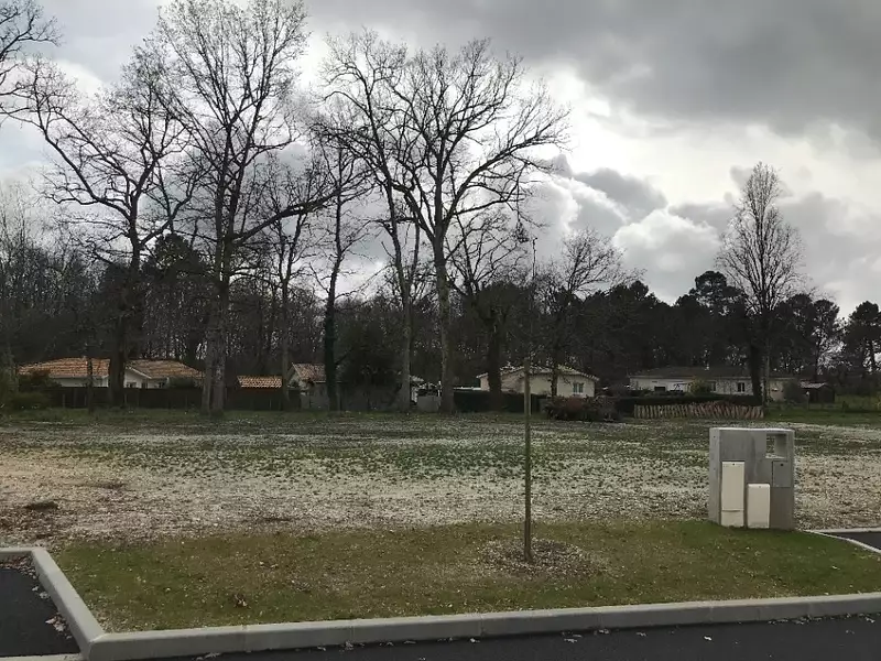 Terrain à bâtir, 500 m² - Castres-Gironde (33640)