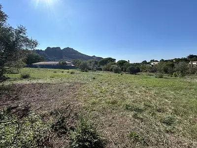 Terrain à bâtir, 692 m²