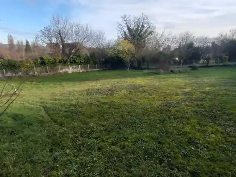 Terrain à bâtir, 1 800 m² - Toucy (89130)