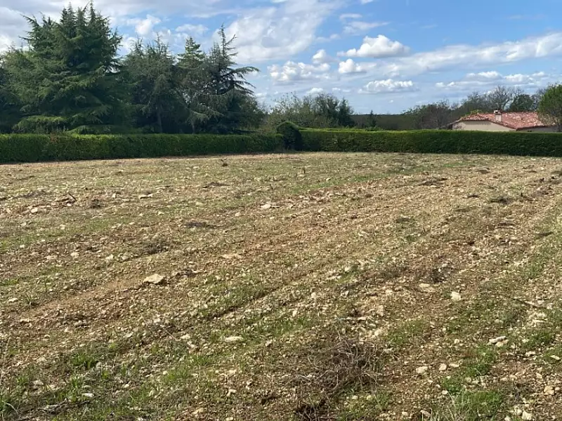 Terrain à bâtir, 1 100 m² - Trespoux-Rassiels (46090)