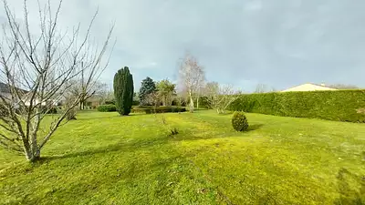 Terrain à bâtir, 2 100 m²