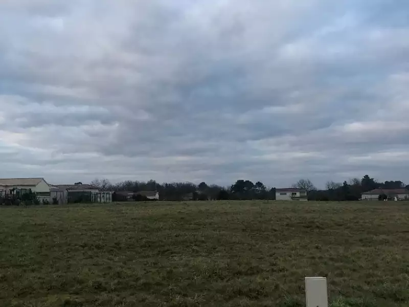 Terrain à bâtir, 831 m² - Marsac-sur-l'Isle (24430)