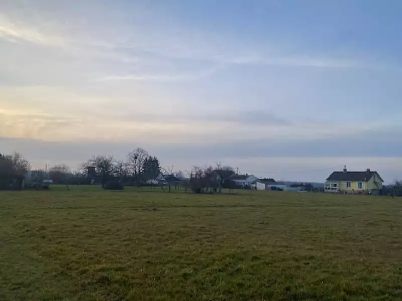 Terrain à bâtir, 1 625 m² - Varennes-sur-Allier (03150)