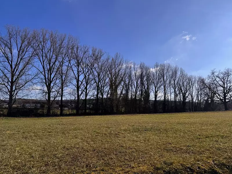 Terrain à bâtir, 1 700 m² - Champagne-et-Fontaine (24320)