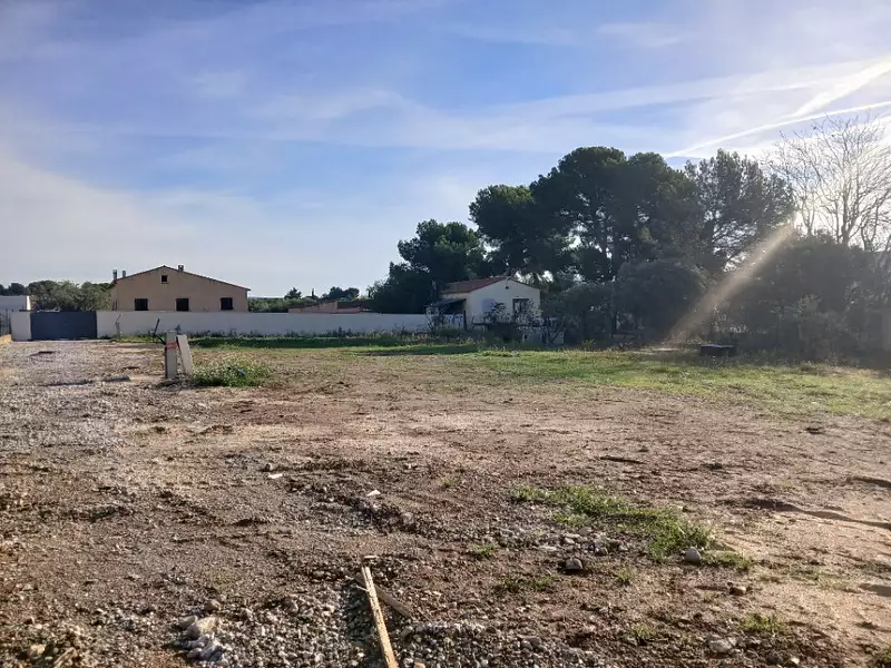 Terrain à bâtir, 405 m² - La Fare-les-Oliviers (13580)