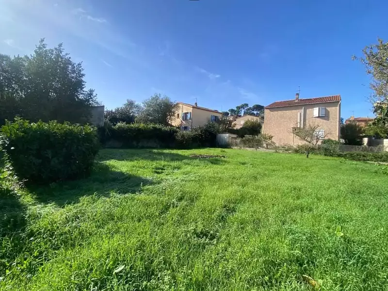 Terrain à bâtir, 585 m² - Six-Fours-les-Plages (83140)