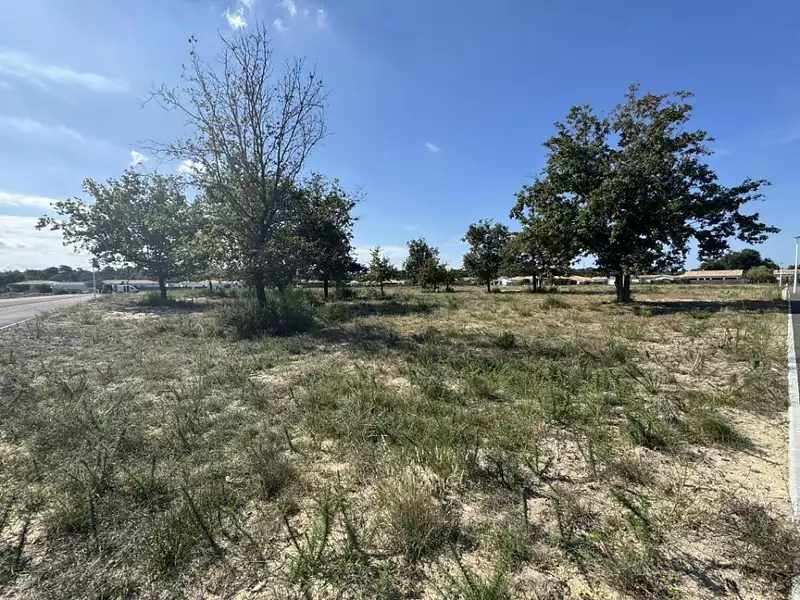Terrain à bâtir, 900 m² - Vensac (33590)